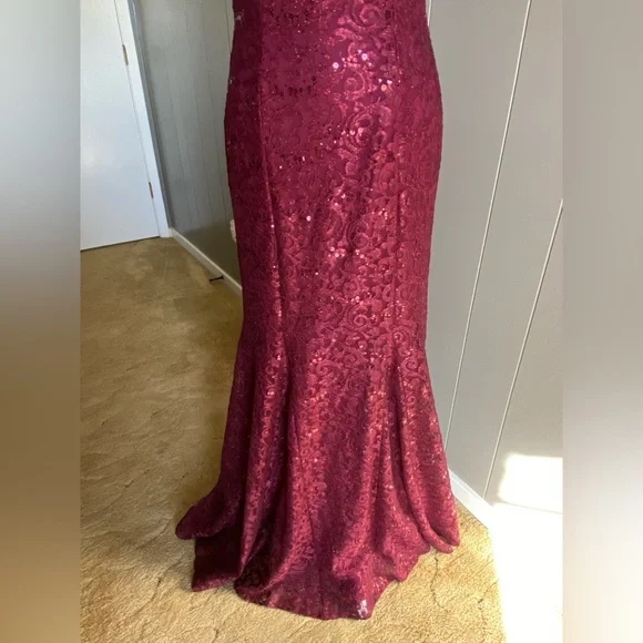 MORGAN & CO. BURGUNDY DRESS. - Picture 7 of 16